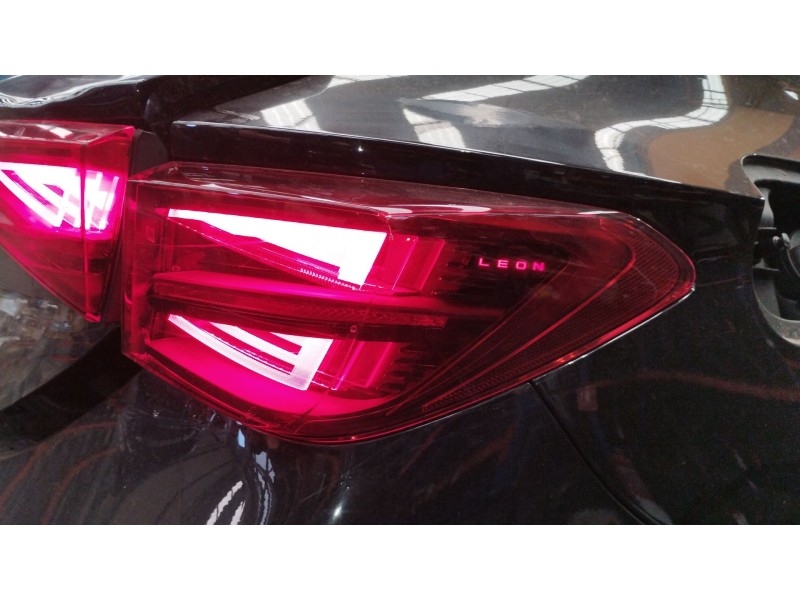 Recambio de piloto trasero derecho para cupra leon (kl1, ku1, kug) 2.0 tsi referencia OEM IAM 5FA945208D  