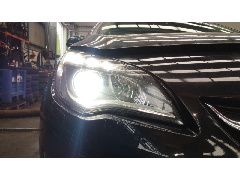 Recambio de faro derecho para opel astra j sedán 1.7 cdti (69) referencia OEM IAM 13398145 5DV00972000 
