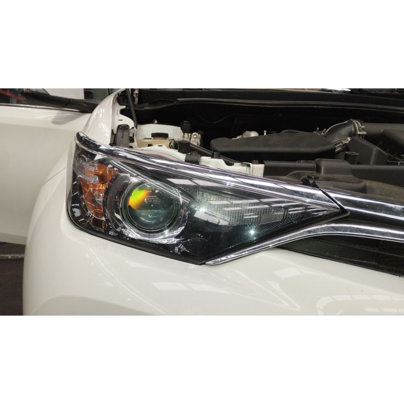 Recambio de faro derecho para toyota auris station wagon (_e18_) 1.8 hybrid (zwe186_) referencia OEM IAM 8113002K30 90078097 
