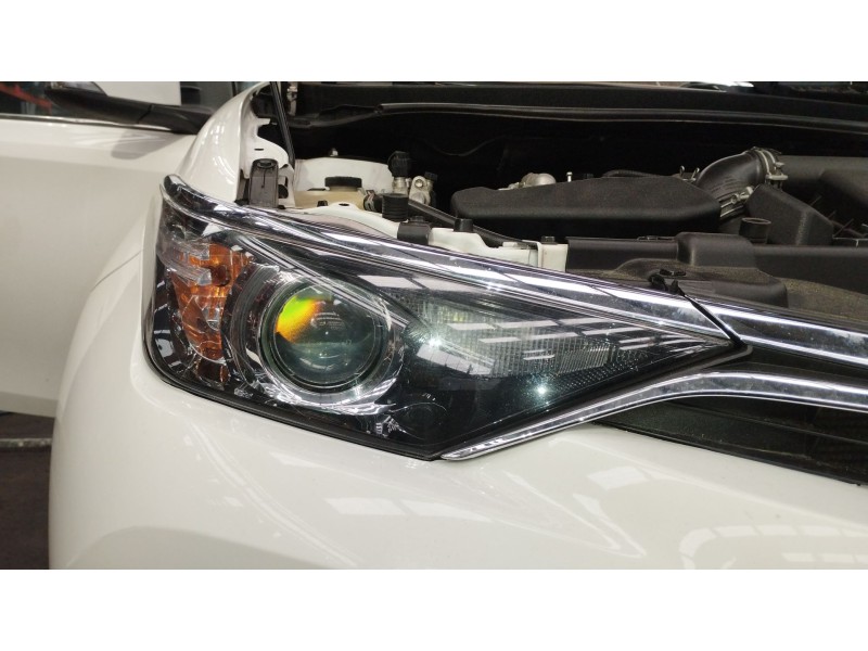 Recambio de faro derecho para toyota auris station wagon (_e18_) 1.8 hybrid (zwe186_) referencia OEM IAM 8113002K30 90078097 