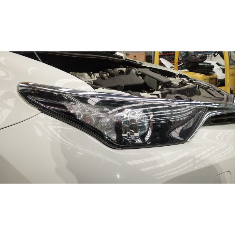 Recambio de faro derecho para toyota auris station wagon (_e18_) 1.8 hybrid (zwe186_) referencia OEM IAM 8113002K30 90078097 