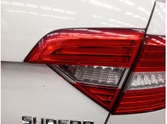 Recambio de piloto trasero derecho en porton para skoda superb ii (3t4) 2.0 tdi 16v referencia OEM IAM 3T5945094A  