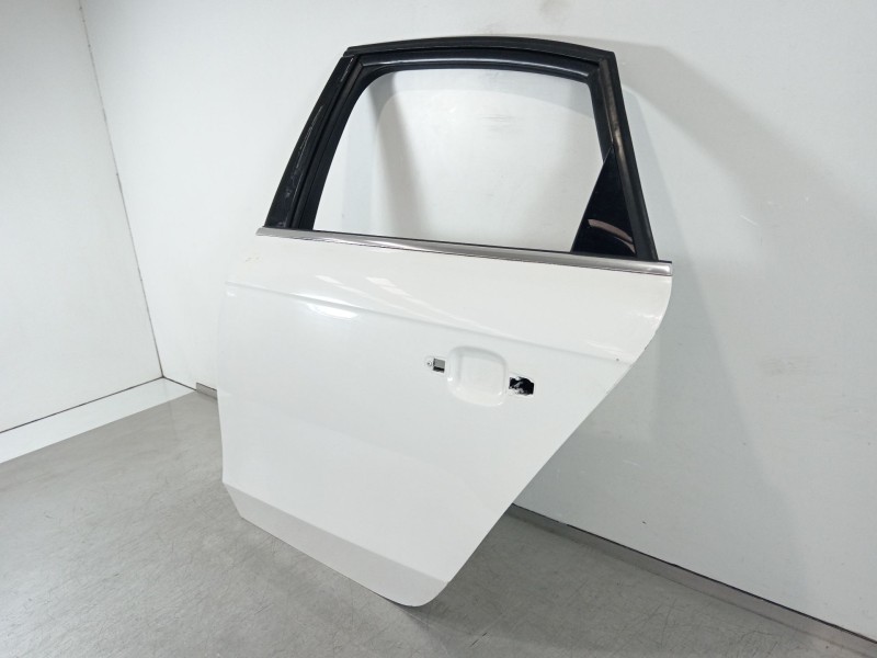 Recambio de puerta trasera izquierda para audi a4 ber. (b8) basis referencia OEM IAM   