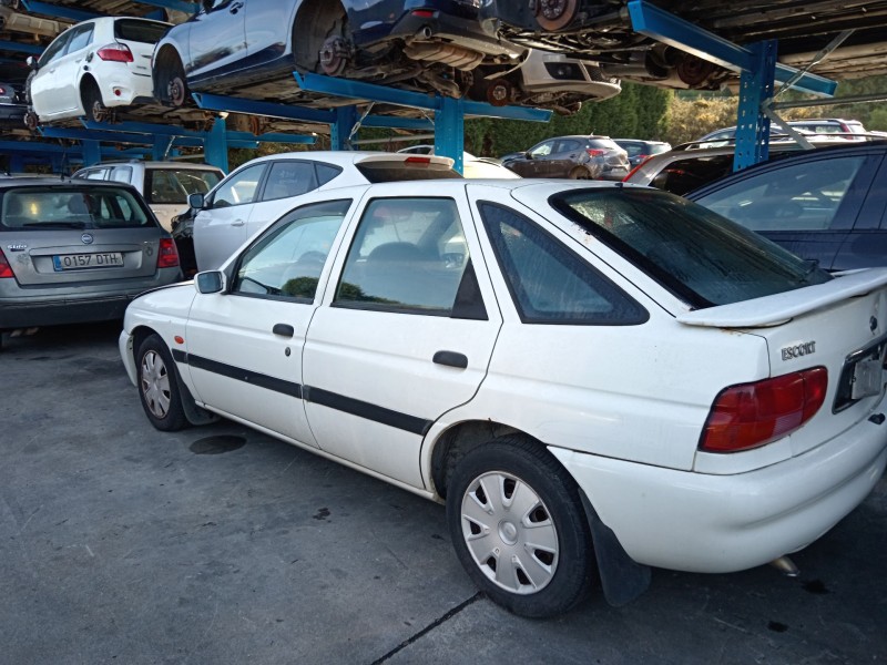 ford escort vi sedán (gal, afl) del año 1998