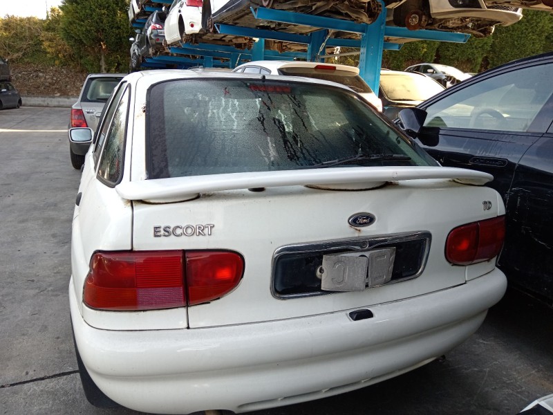ford escort vi sedán (gal, afl) del año 1998