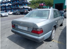 mercedes-benz 123 sedán (w123) del año 1998