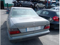 mercedes-benz 123 sedán (w123) del año 1998 2