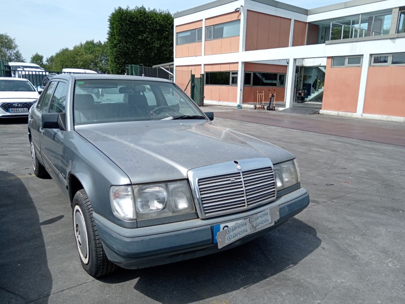 mercedes-benz 123 sedán (w123) del año 1998