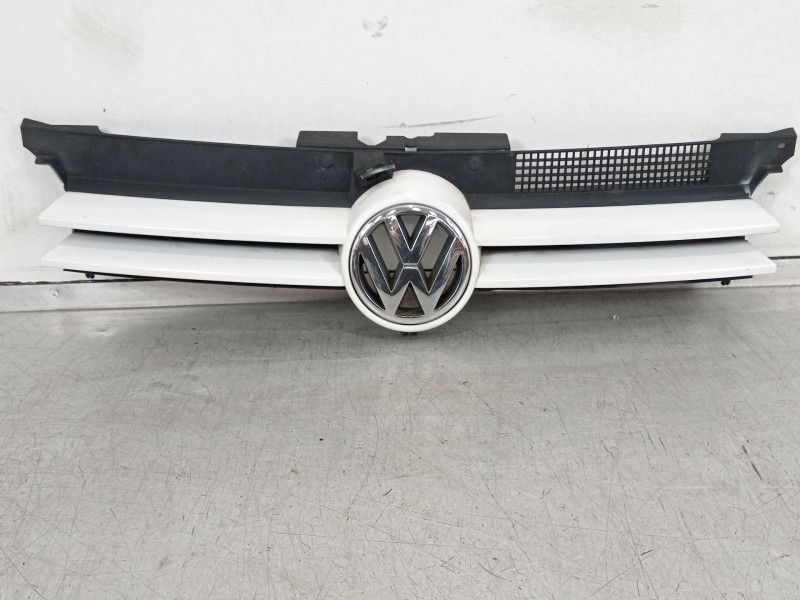 Recambio de rejilla delantera para volkswagen golf iv (1j1) 1.6 16v referencia OEM IAM 1J0853655G 1J0853651H 1J0853653C