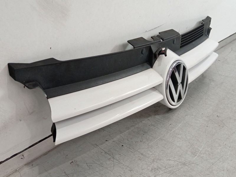 Recambio de rejilla delantera para volkswagen golf iv (1j1) 1.6 16v referencia OEM IAM 1J0853655G 1J0853651H 1J0853653C