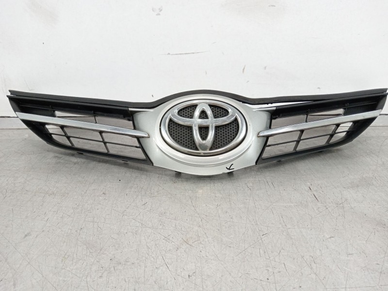 Recambio de rejilla delantera para toyota auris (_e18_) 1.4 d-4d (nde180_) referencia OEM IAM 5311402260  