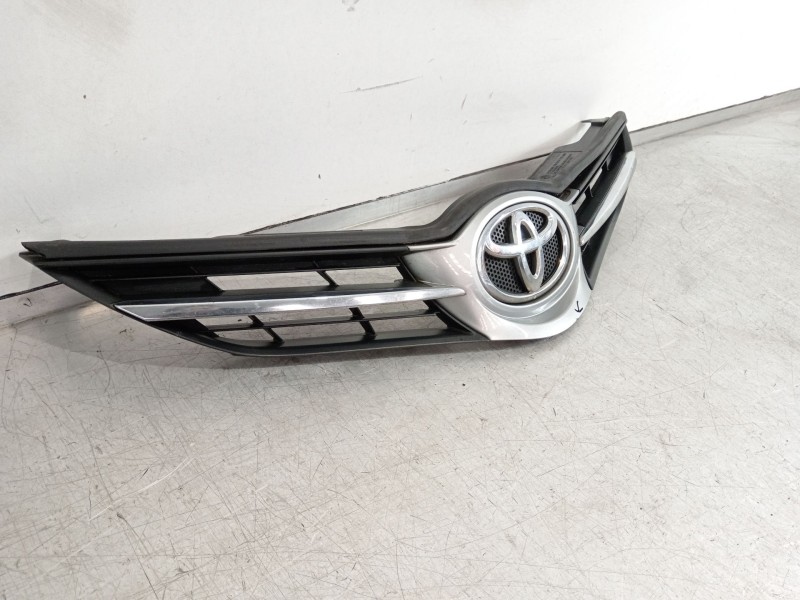 Recambio de rejilla delantera para toyota auris (_e18_) 1.4 d-4d (nde180_) referencia OEM IAM 5311402260  
