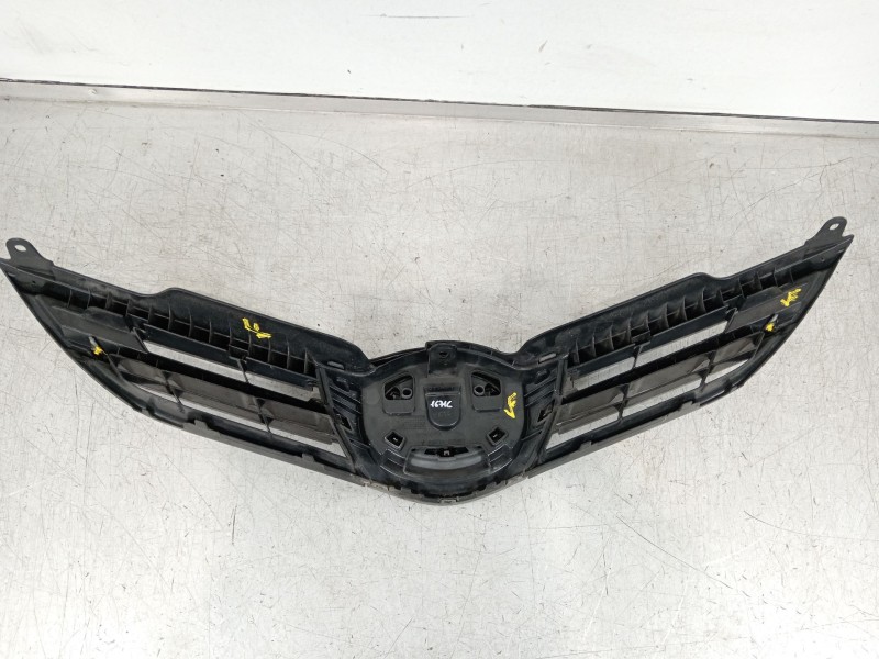 Recambio de rejilla delantera para toyota auris (_e18_) 1.4 d-4d (nde180_) referencia OEM IAM 5311402260  