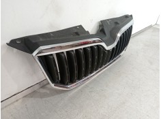 Recambio de rejilla delantera para skoda yeti (5l) 2.0 tdi referencia OEM IAM 5L0853668A 5L0010729H 5L0853343 2