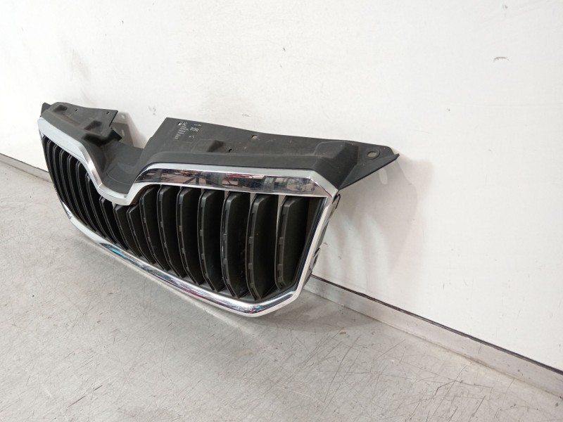 Recambio de rejilla delantera para skoda yeti (5l) 2.0 tdi referencia OEM IAM 5L0853668A 5L0010729H 5L0853343