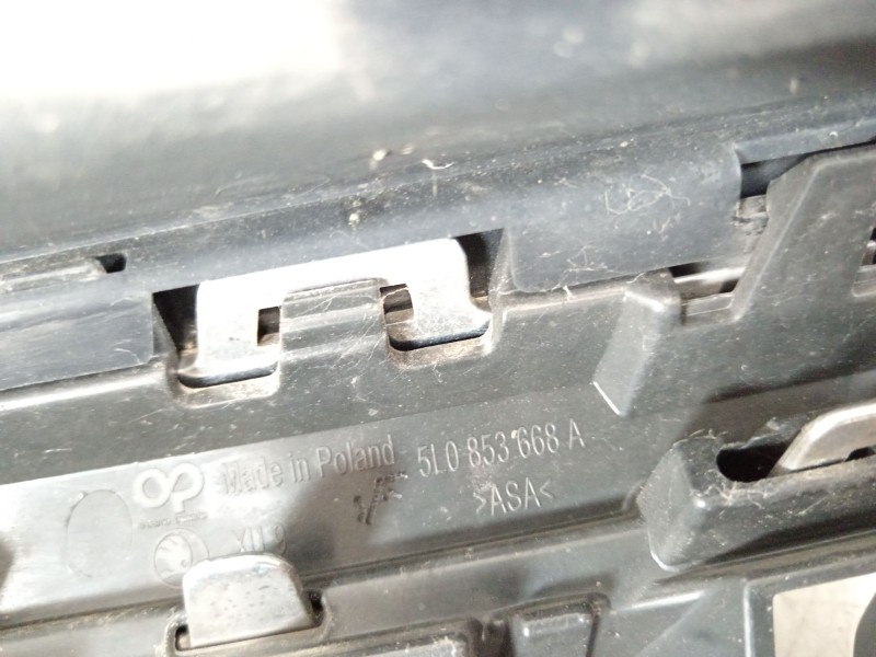 Recambio de rejilla delantera para skoda yeti (5l) 2.0 tdi referencia OEM IAM 5L0853668A 5L0010729H 5L0853343