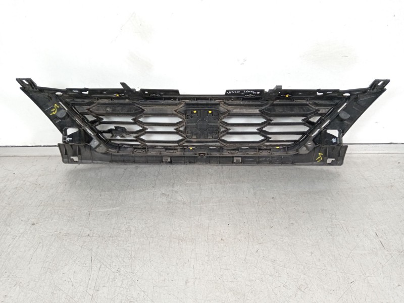 Recambio de rejilla delantera para seat leon st (5f8) 1.5 tsi referencia OEM IAM 5F0853651L 5F0853654J 