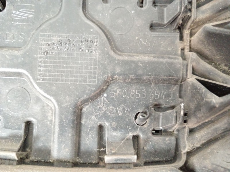 Recambio de rejilla delantera para seat leon st (5f8) 1.5 tsi referencia OEM IAM 5F0853651L 5F0853654J 