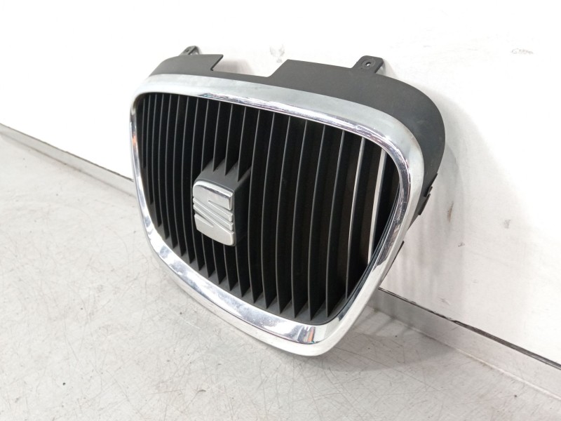 Recambio de rejilla delantera para seat leon (1p1) 2.0 tdi 16v referencia OEM IAM 1P0853654A 5P0853679A 
