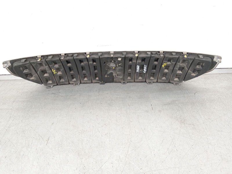 Recambio de rejilla delantera para peugeot expert autobús (v_) 1.6 bluehdi 115 referencia OEM IAM 9811710477 M51039 