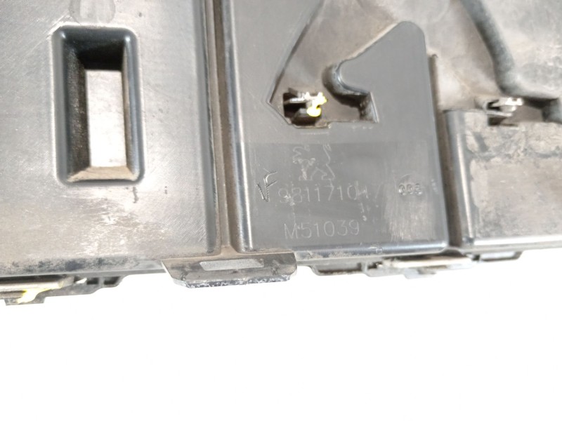 Recambio de rejilla delantera para peugeot expert autobús (v_) 1.6 bluehdi 115 referencia OEM IAM 9811710477 M51039 