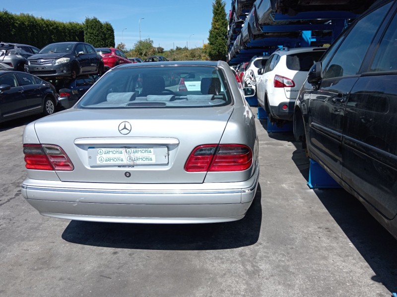 mercedes-benz clase e (w210) del año 2000