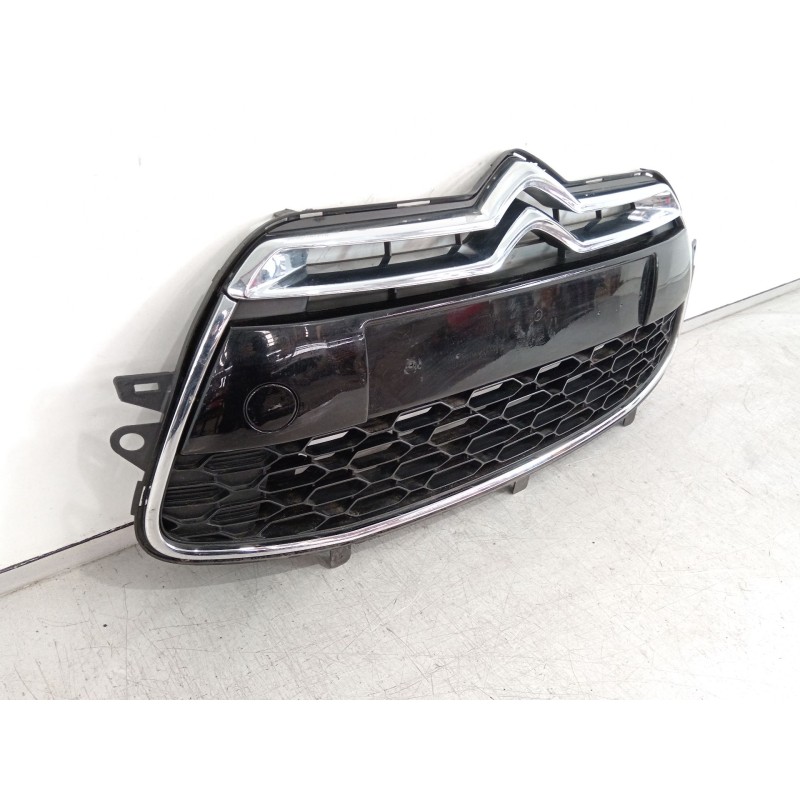 Recambio de rejilla delantera para citroën ds3 (sa_) 1.2 vti 82 referencia OEM IAM 9674025277 9673271277 7422X7