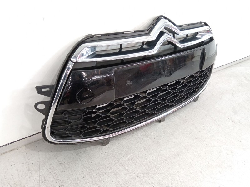 Recambio de rejilla delantera para citroën ds3 (sa_) 1.2 vti 82 referencia OEM IAM 9674025277 9673271277 7422X7