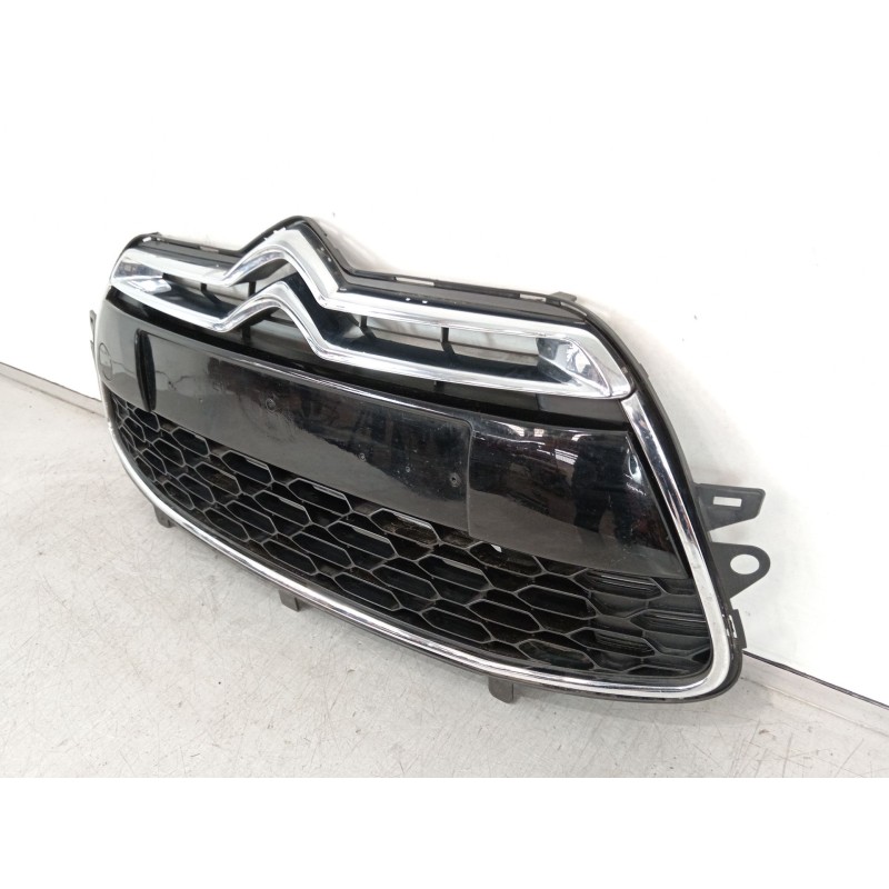 Recambio de rejilla delantera para citroën ds3 (sa_) 1.2 vti 82 referencia OEM IAM 9674025277 9673271277 7422X7