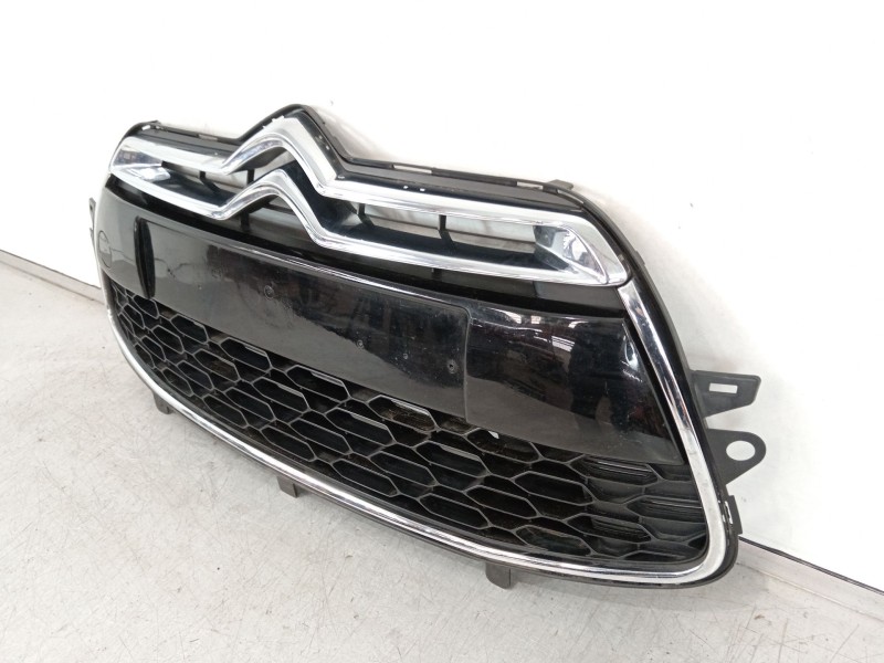 Recambio de rejilla delantera para citroën ds3 (sa_) 1.2 vti 82 referencia OEM IAM 9674025277 9673271277 7422X7