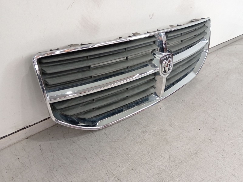 Recambio de rejilla delantera para dodge caliber 2.0 crd referencia OEM IAM 1JA96TRMAA 68043938AA 