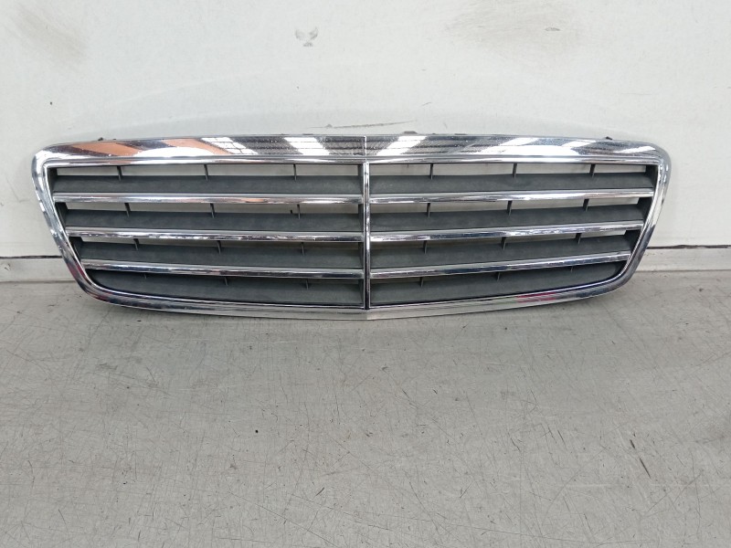 Recambio de rejilla delantera para mercedes-benz clase c (w203) c 220 cdi (203.008) referencia OEM IAM A2038800123  