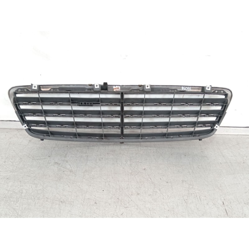 Recambio de rejilla delantera para mercedes-benz clase c (w203) c 220 cdi (203.008) referencia OEM IAM A2038800123  