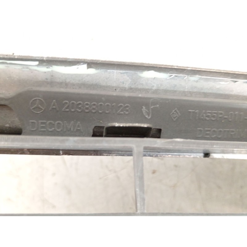 Recambio de rejilla delantera para mercedes-benz clase c (w203) c 220 cdi (203.008) referencia OEM IAM A2038800123  