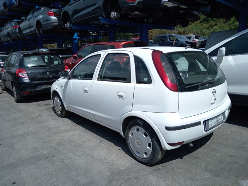 opel corsa c (x01) del año 2004