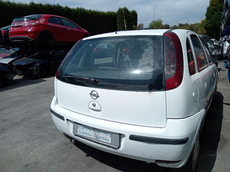 opel corsa c (x01) del año 2004