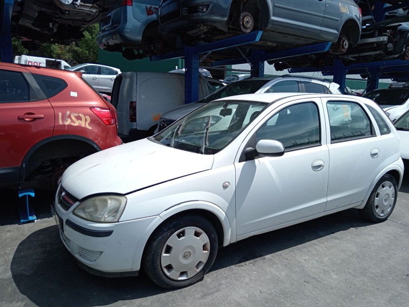 opel corsa c (x01) del año 2004