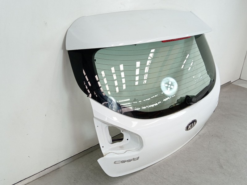 Recambio de porton trasero para kia cee´d spirit referencia OEM IAM 73700A2000  
