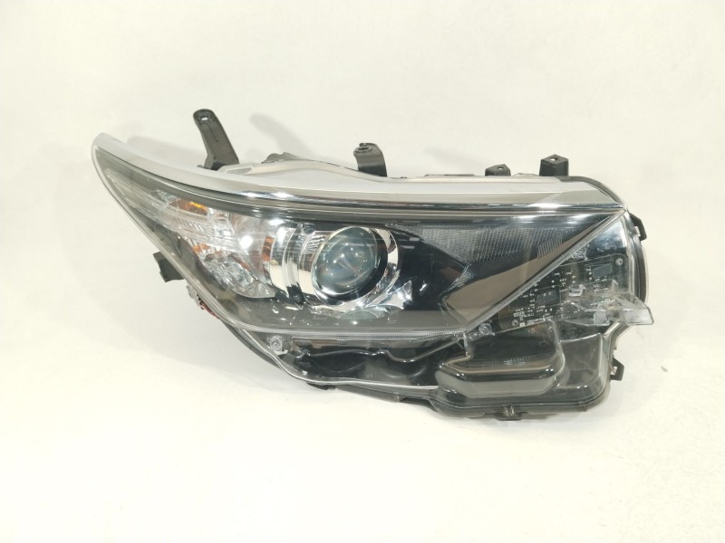 Recambio de faro derecho para toyota auris station wagon (_e18_) 1.8 hybrid (zwe186_) referencia OEM IAM 8113002K30 90078097 