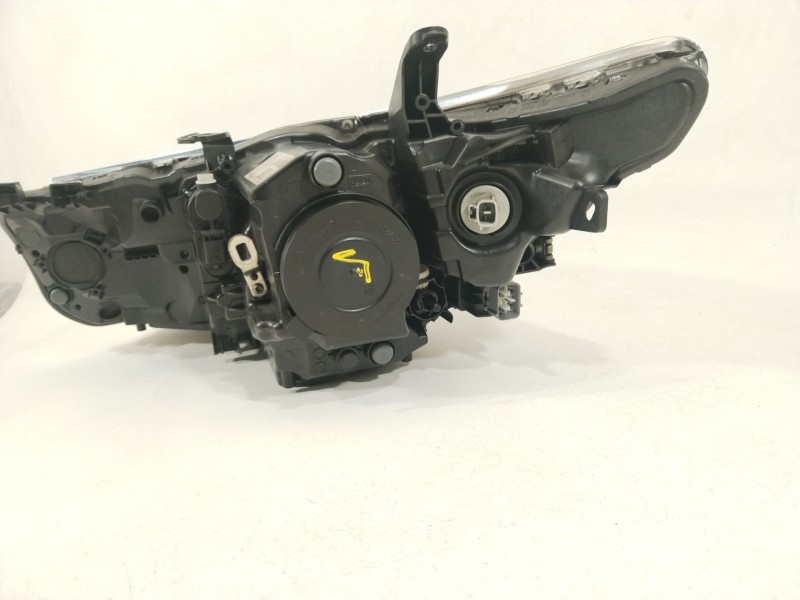 Recambio de faro derecho para toyota auris station wagon (_e18_) 1.8 hybrid (zwe186_) referencia OEM IAM 8113002K30 90078097 