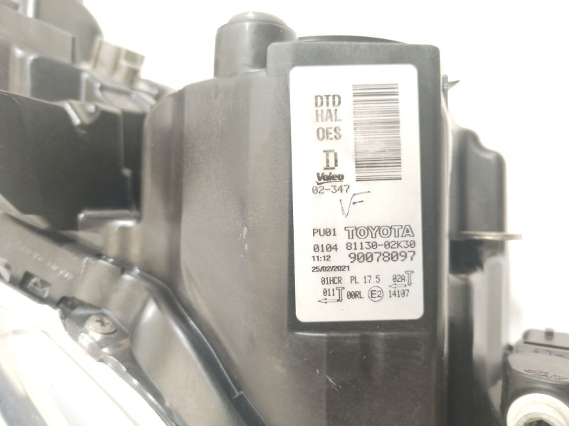 Recambio de faro derecho para toyota auris station wagon (_e18_) 1.8 hybrid (zwe186_) referencia OEM IAM 8113002K30 90078097 