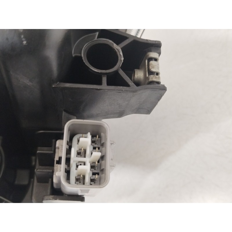 Recambio de faro derecho para toyota auris station wagon (_e18_) 1.8 hybrid (zwe186_) referencia OEM IAM 8113002K30 90078097 