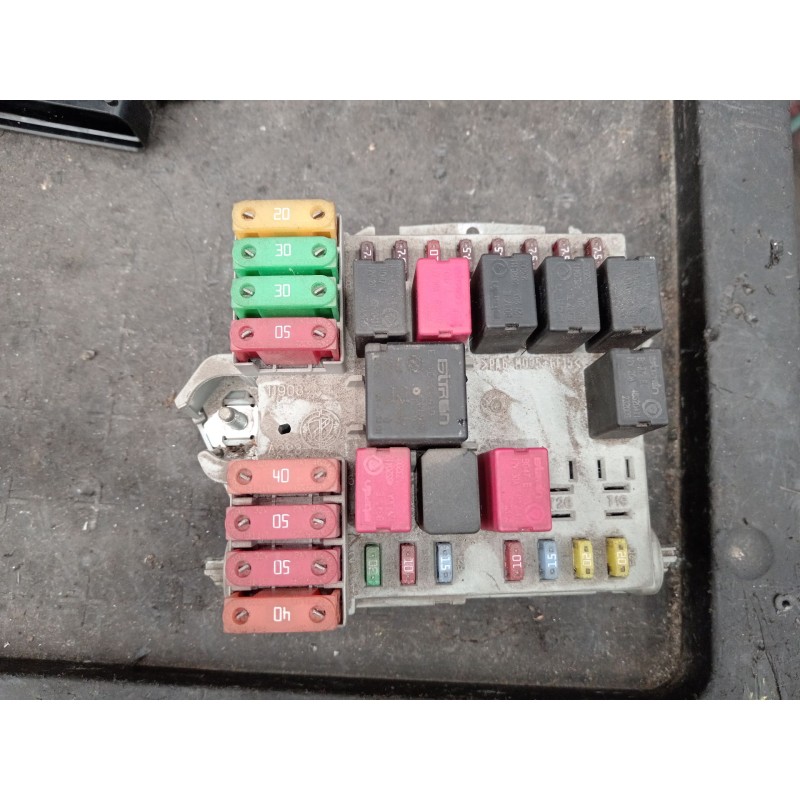 Recambio de caja reles / fusibles para fiat bravo ii (198_) 1.9 d multijet (198axb1a) referencia OEM IAM 51775688  