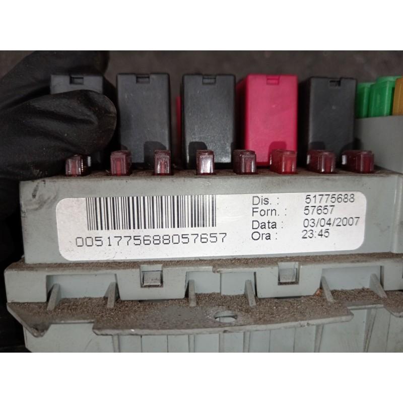 Recambio de caja reles / fusibles para fiat bravo ii (198_) 1.9 d multijet (198axb1a) referencia OEM IAM 51775688  