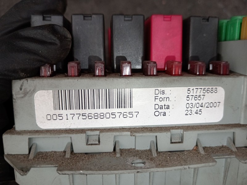 Recambio de caja reles / fusibles para fiat bravo ii (198_) 1.9 d multijet (198axb1a) referencia OEM IAM 51775688  
