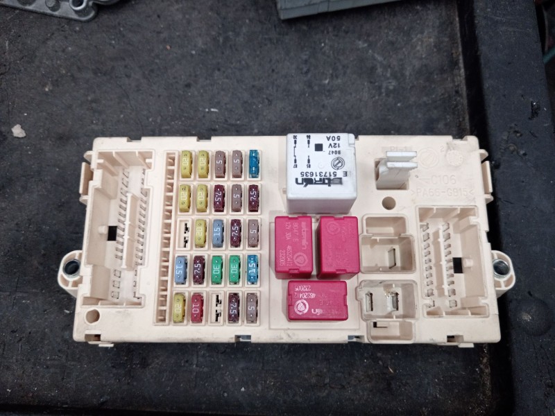 Recambio de caja reles / fusibles para fiat bravo ii (198_) 1.9 d multijet (198axb1a) referencia OEM IAM 51786513  