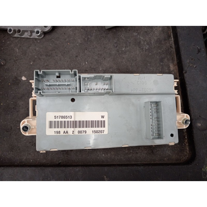 Recambio de caja reles / fusibles para fiat bravo ii (198_) 1.9 d multijet (198axb1a) referencia OEM IAM 51786513  