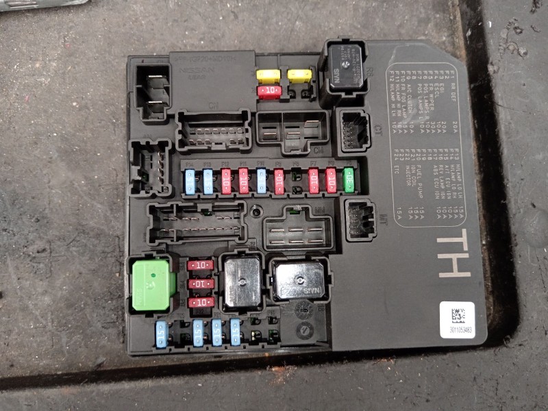 Recambio de caja reles / fusibles para nissan juke (f15) 1.2 dig-t referencia OEM IAM 284B71TX2A  