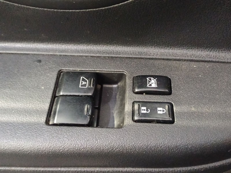 Recambio de mando elevalunas delantero izquierdo para nissan micra iv (k13k, k13kk) 1.2 referencia OEM IAM 254011HB0C  