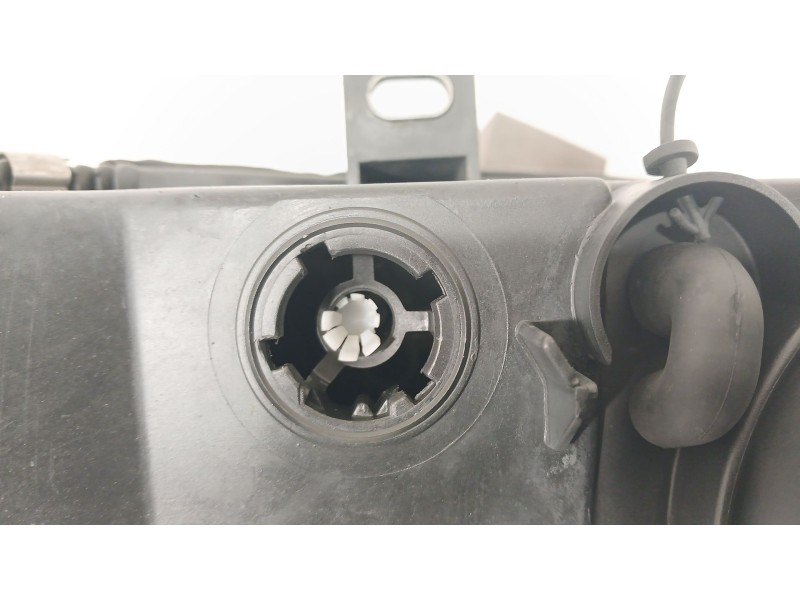 Recambio de faro izquierdo para opel movano a autobús (x70) 2.2 dti (jd) referencia OEM IAM 9161215 38210748 